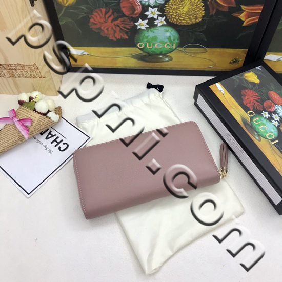 グッチ財布 レプリカ着用イメージ